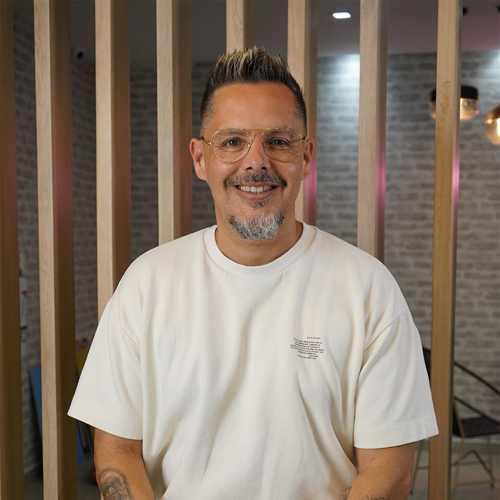 José Víctor Dugand, instructor de Pensamiento Teológico Nivel 1